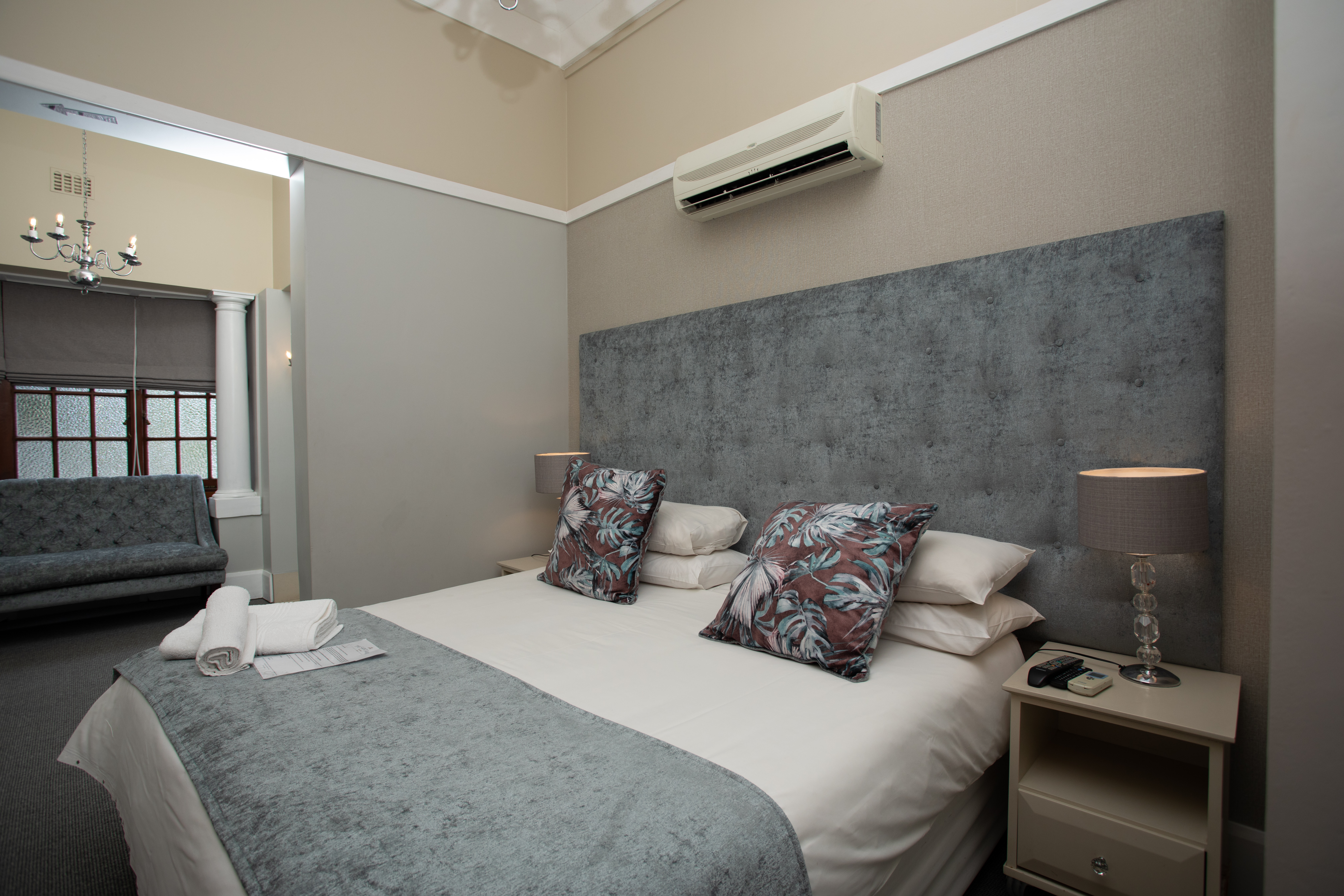 Room.2.jpg