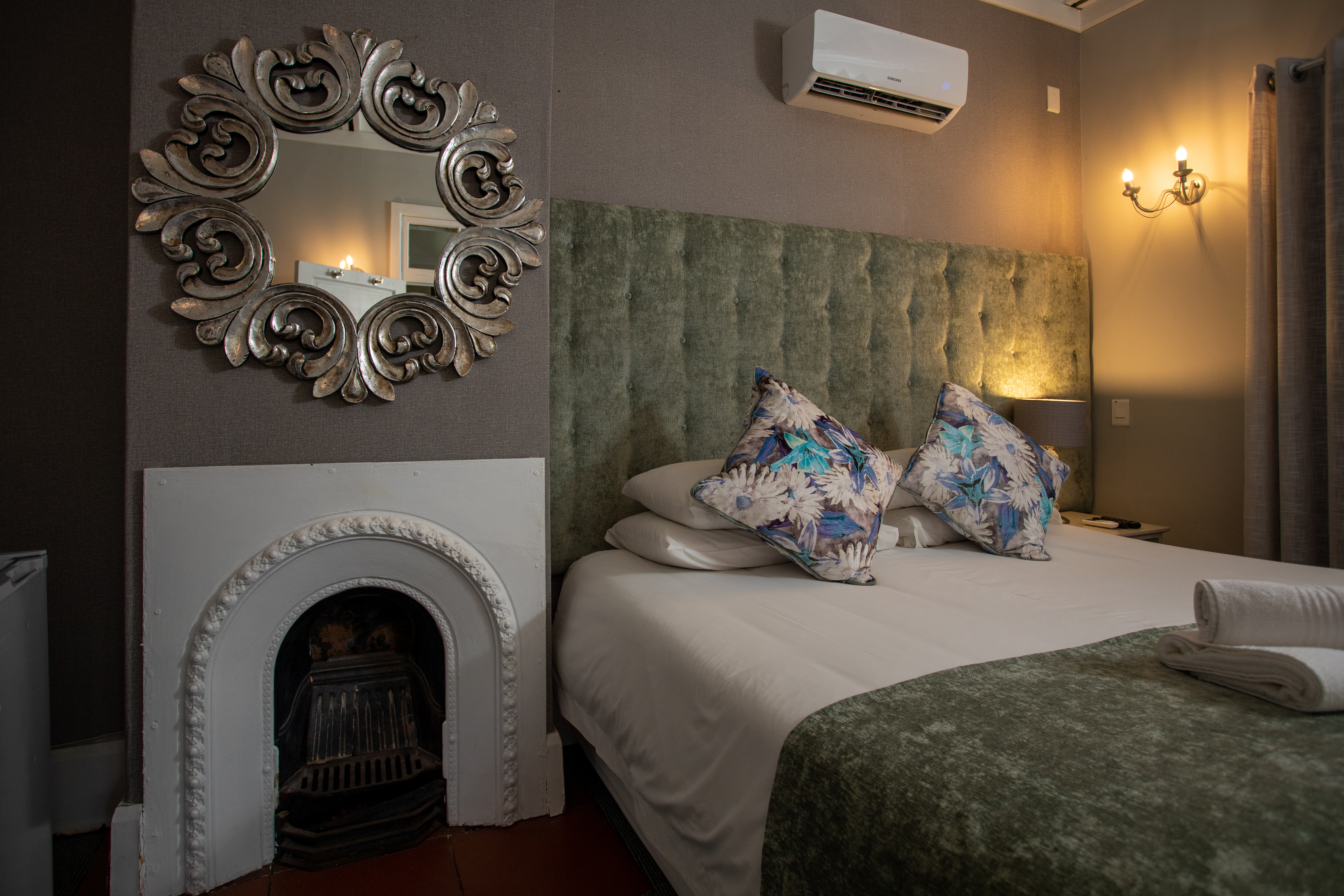 Room 6 - The Saint James on Venice Room 6 - The Saint James on Venice